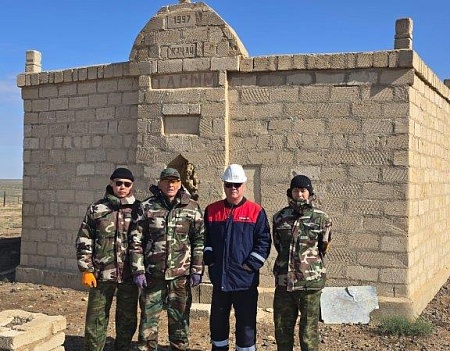 «Қазақтүрікмұнай» ЖШС қызметкерлері тарихи нысан аумағында сенбілік өткізді